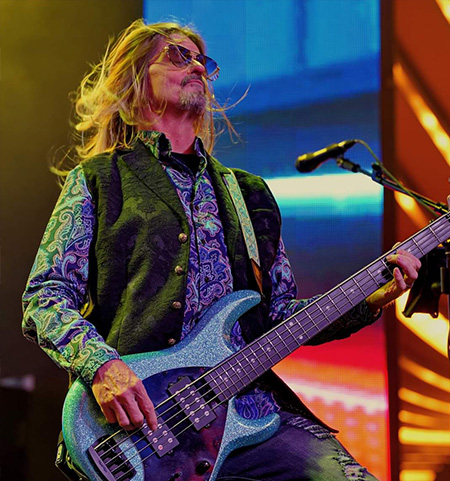 Lonnie Naveau, Bass